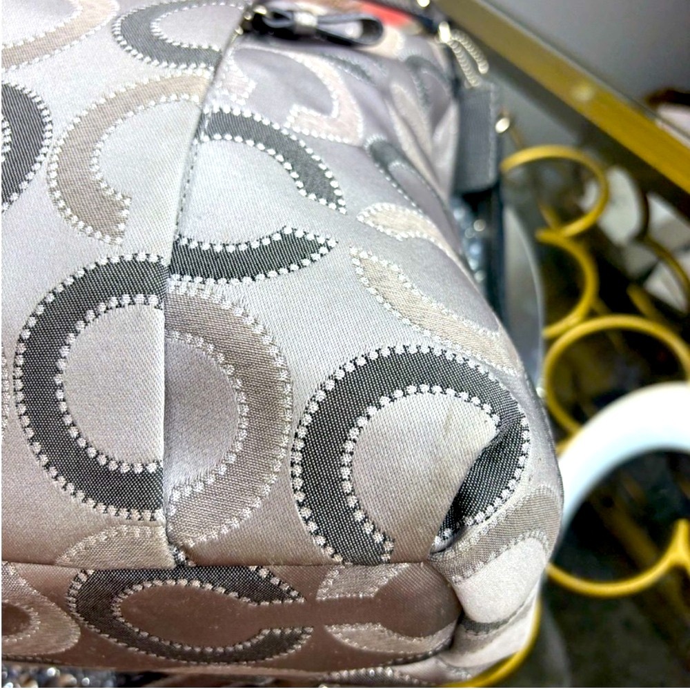 Coach Isabelle Madison silver metallic dotted Op Art Shoulder crossbody bag EUC - Picture 13 of 17